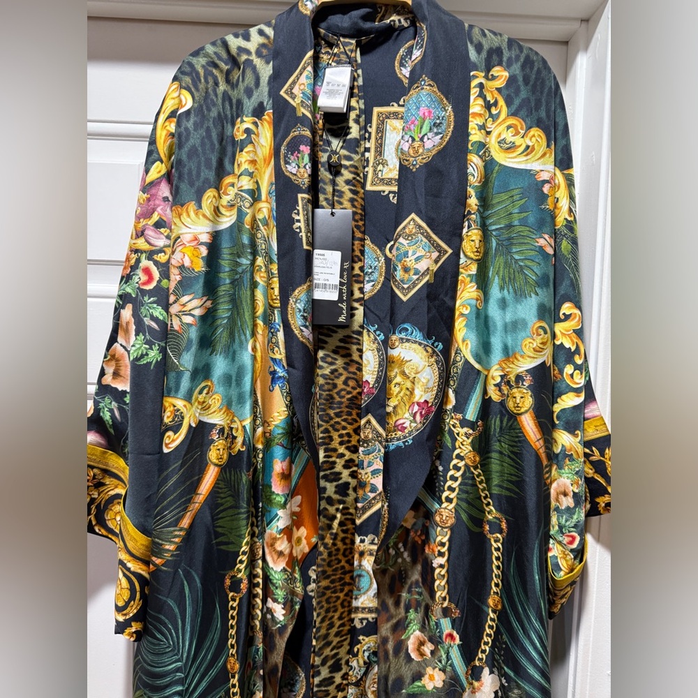 Camilla Long Line Reversible Robe
Fearless Felis - Picture 11 of 12